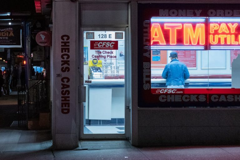 What’s the Best Strategy for Avoiding ATM Fees?